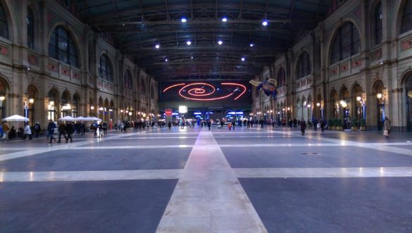View down the ground floor concourse of Zurich HB